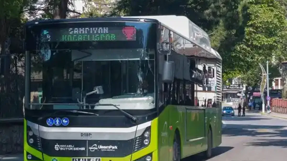 Kocaeli otobüs ve tramvaylarına 'Şampiyon Kocaelispor' yazdı