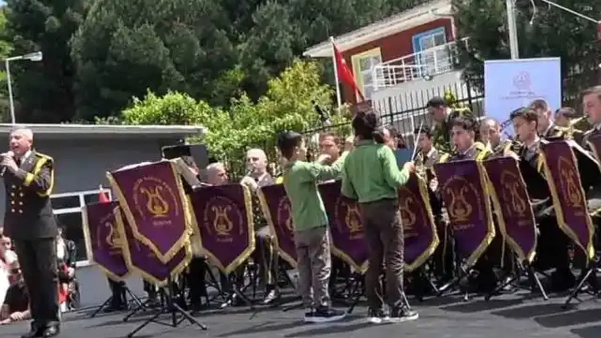 'Enstrümansız Okul Kalmasın' Projesi'nde unutulmaz performans