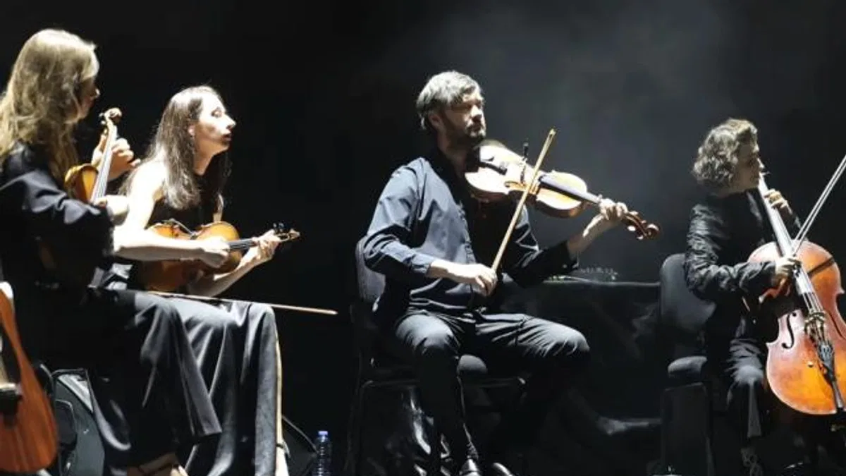 Dünyaca ünlü piyanist İzmir'de ayakta alkışlandı