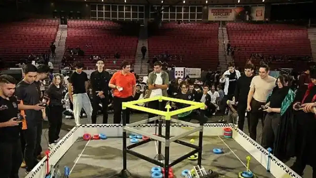 Geleceği Kodlayan Gençler Küçükçekmece'de 'VEX Robotics Turnuvası'nda Buluştu