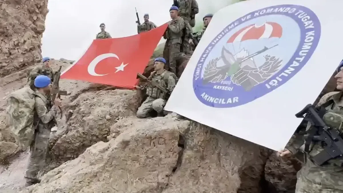 Kahraman komandolar Erciyes’te... Somalili askeri personelle keşif tırmanışı
