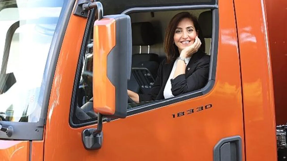 Ford Trucks, Ağır Ticari Araç Sektöründe Önyargıları Yıkıyor: Kadın Kamyon Şoför Akademisi ile Kadınlar Direksiyona Geçiyor