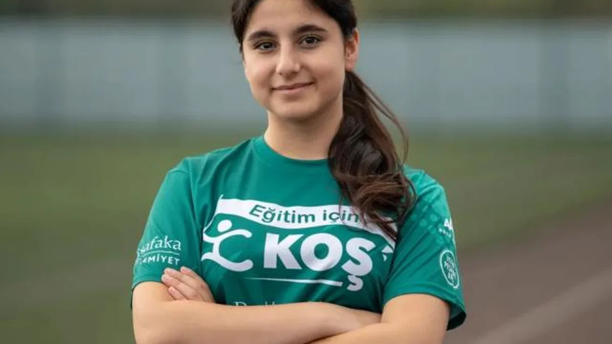 Darüşşafaka koşucusu İnci Naz Sönmez maratonun 'en iyi koşucusu' seçildi