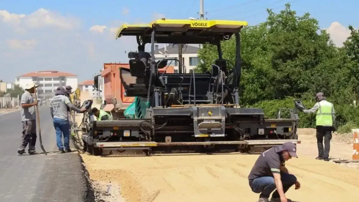 Eskişehir’de 8070 Bulvarı’nda asfalt çalışması sürüyor