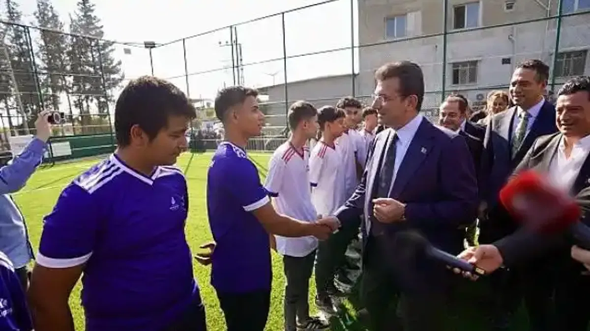 İmamoğlu: Deprem şehirlerinin yanında olmaya kararlıyız