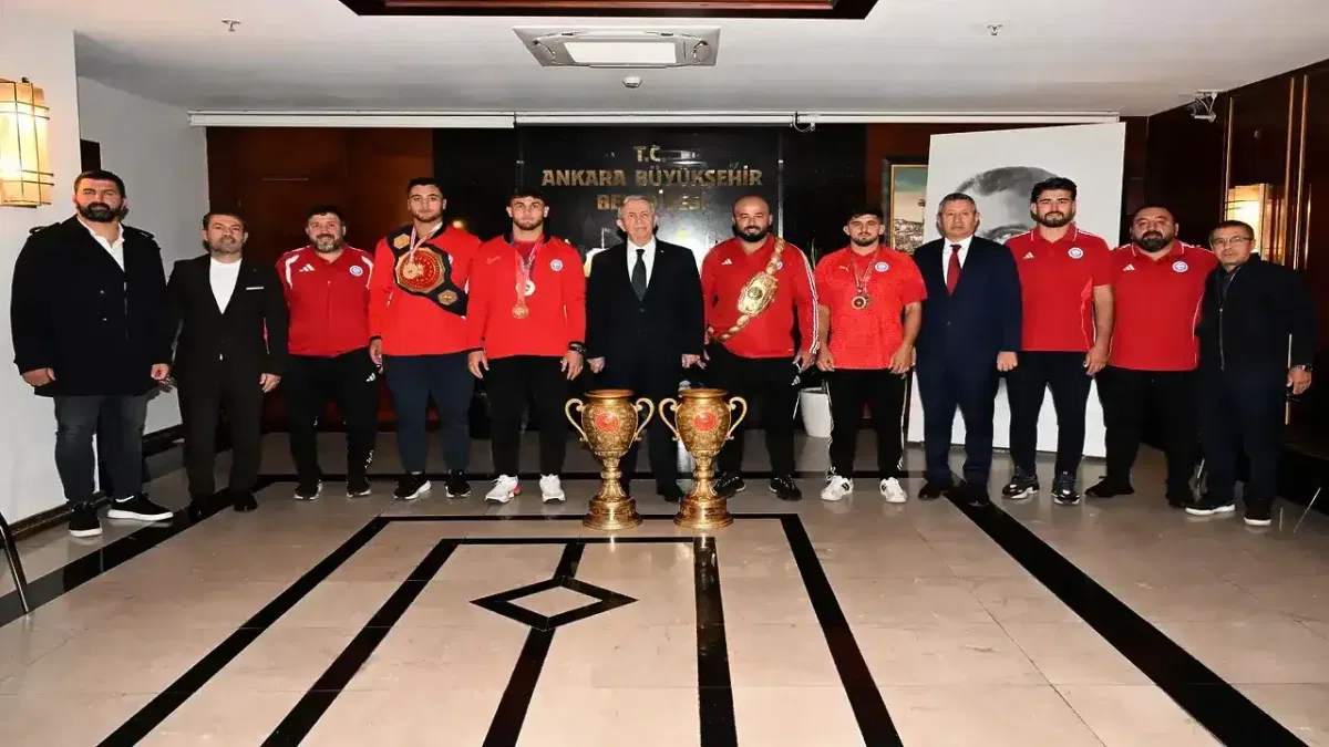 Mansur Yavaş, ASKİ Spor güreşçilerini tebrik etti: başarı dolu sezonun ardından destek sözü verdi
