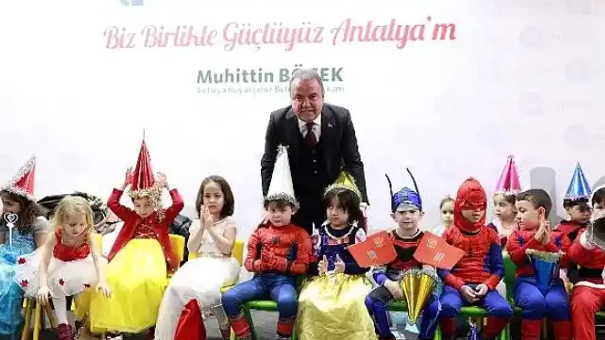 Antalya Büyükşehir Belediye Başkanı Muhittin Böcek kreş sayısını 19'a çıkartacak