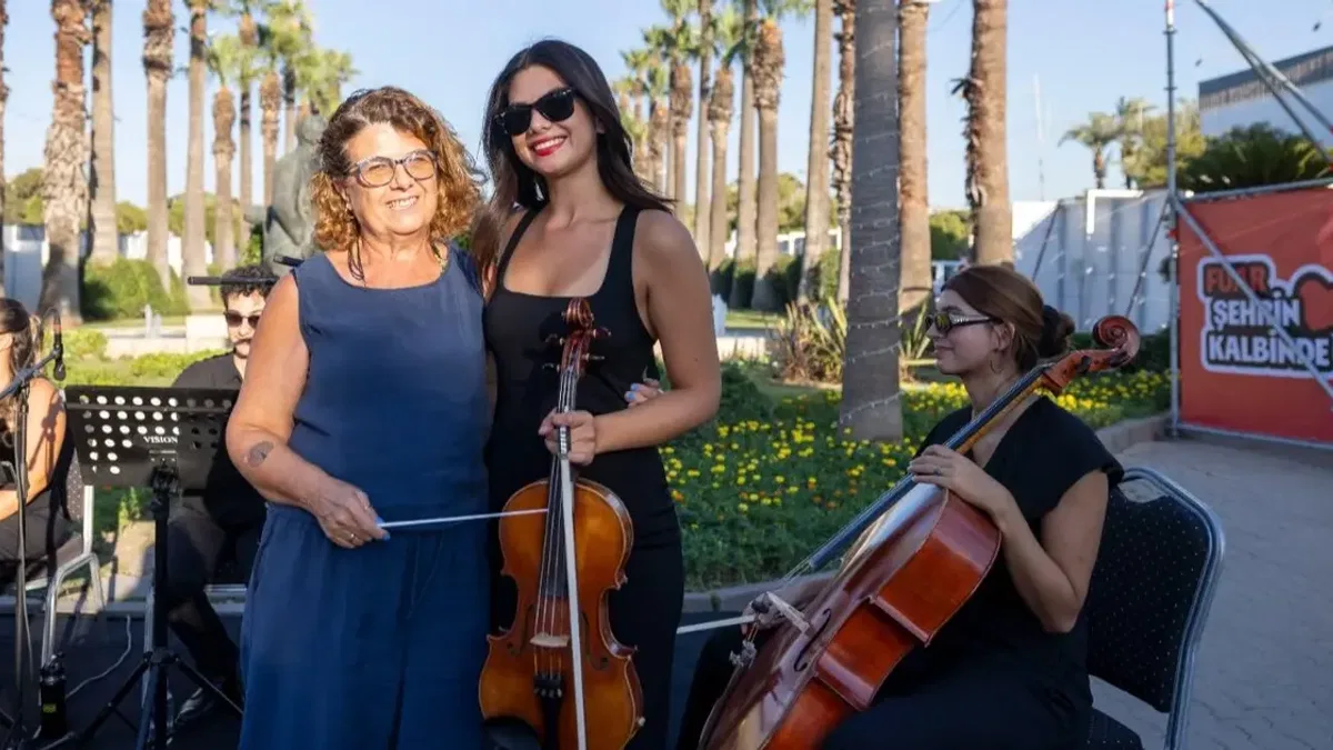 Kızı keman çaldı, anne yönetti