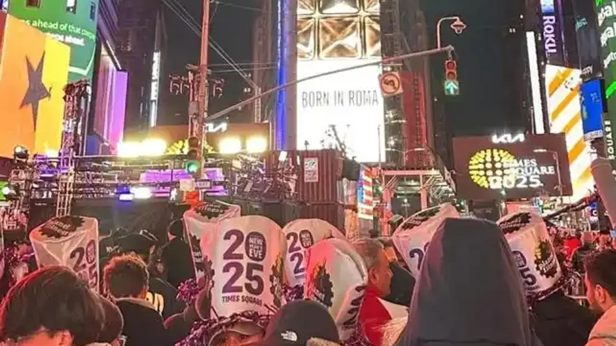 New York Times Meydanı'nda coşkulu yılbaşı