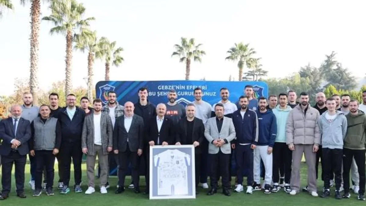 Gebze'de Başkan Büyükgöz’den voleybol takımına moral ziyareti