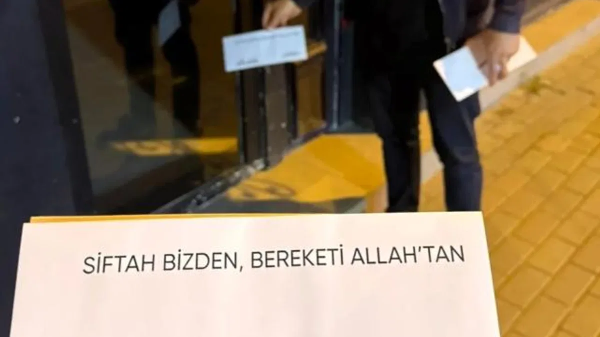Bursa Gürsu'da Anahtar Parti'den esnafa siftah parası!