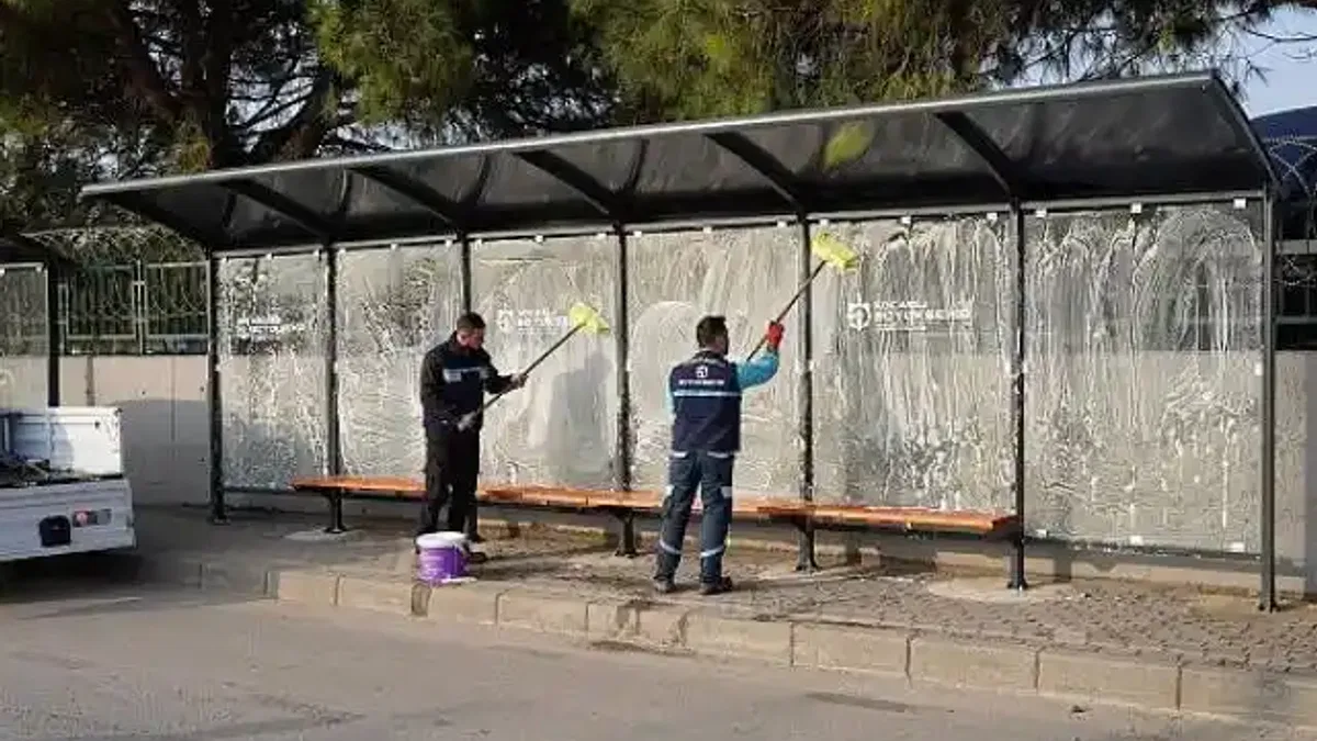 Duraklar periyodik olarak temizleniyor