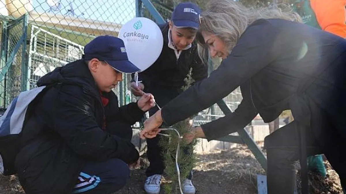 Çankaya'da Fidanlar "Milli Ağaçlandırma Günü" İçin Dikildi