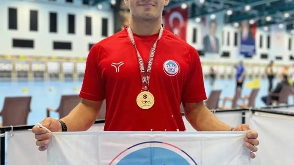 Kayseri Büyükşehir sporcusu Kutay Tek'in şampiyonluk gururu