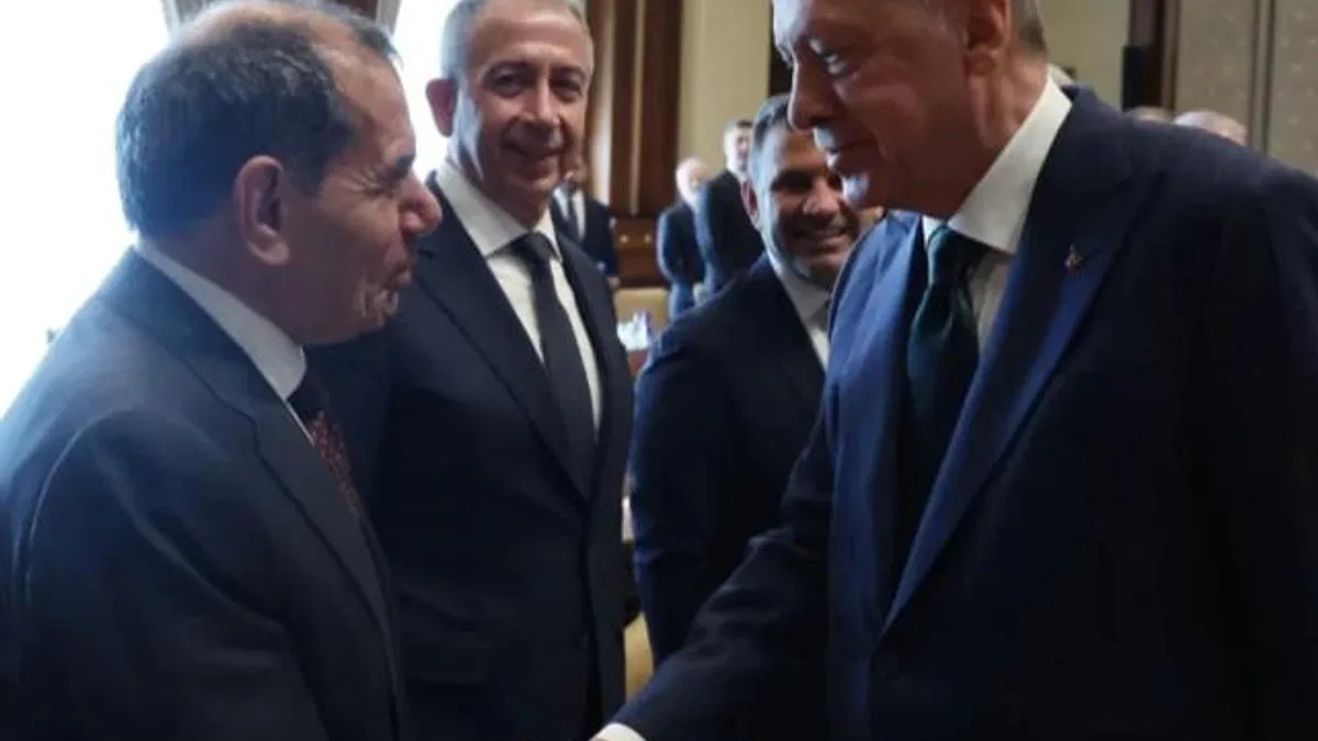 Cumhurbaşkanı Erdoğan, Galatasaray Başkanı Özbek’i hastanede ziyaret etti