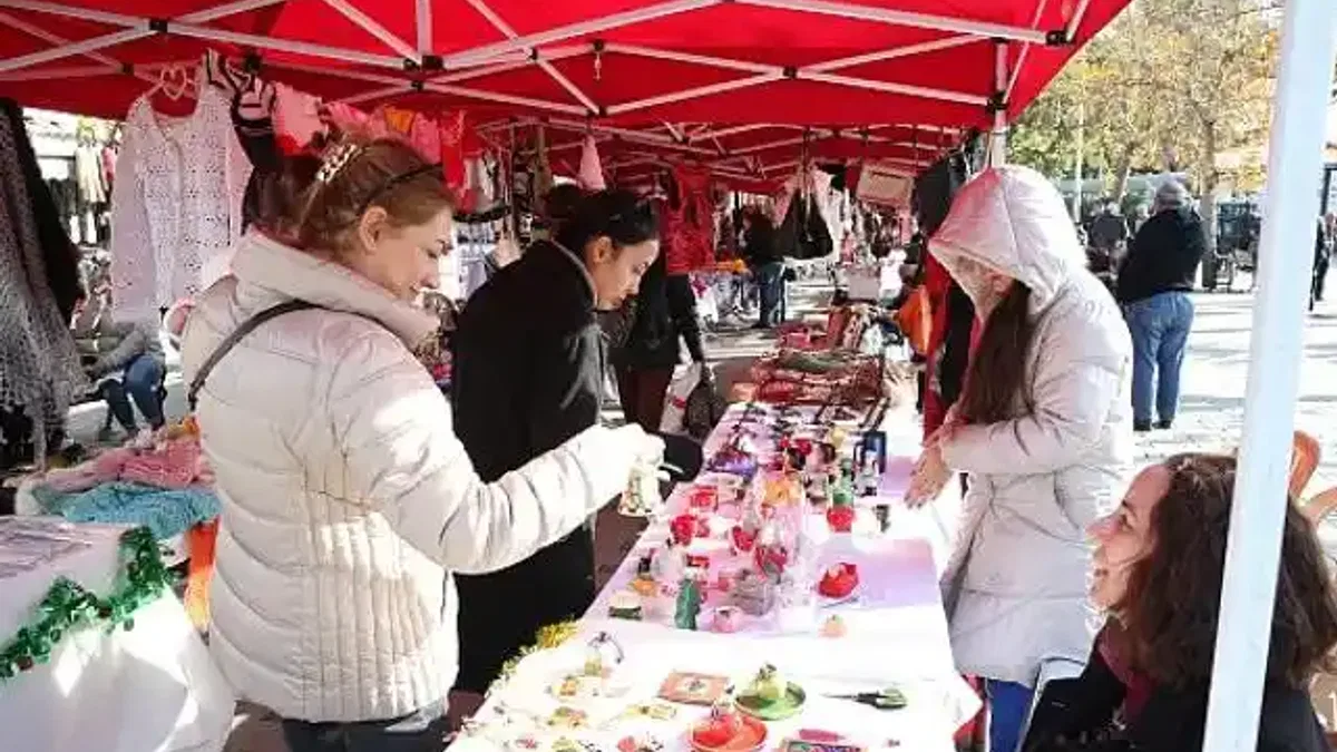 Çiğli'de Yeni Yıl Kermesine Büyük İlgi