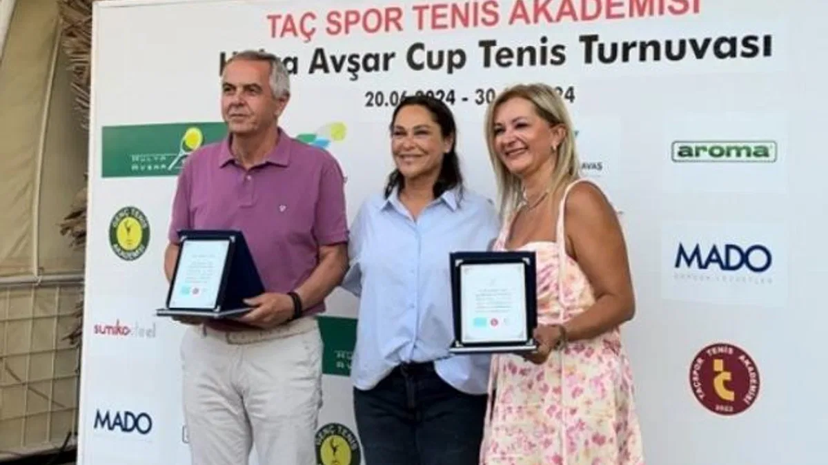Hülya Avşar Cup'ta ödül zamanı