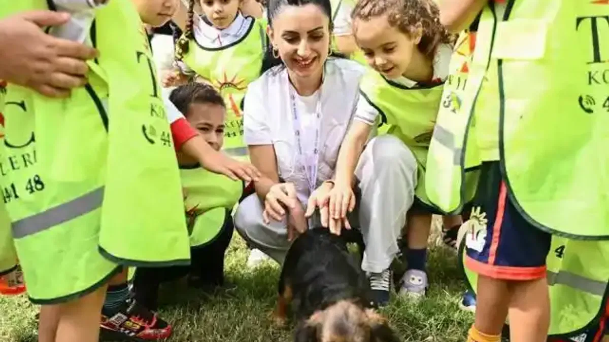 Çocuklar patili dostlarıyla buluştu