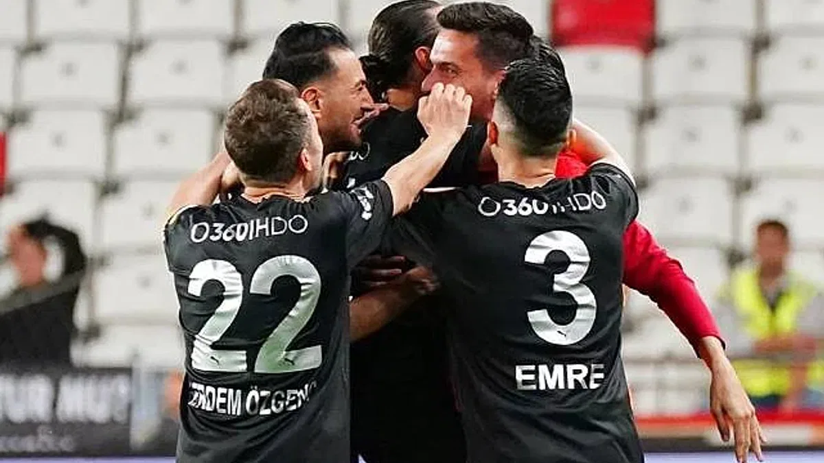 Bitexen Antalyaspor 1-2 Siltaş Yapı Pendikspor (Maç Sonucu) Pendik'ten Antalya'da kritik 3 puan!
