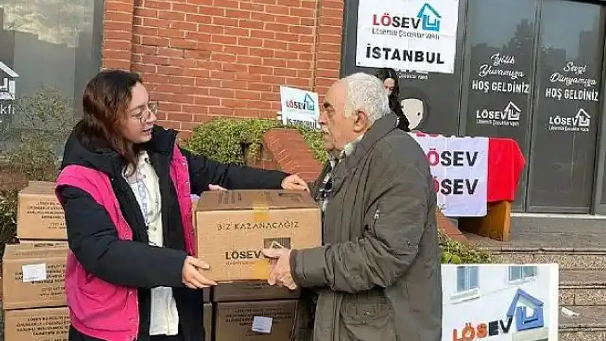 LÖSEV Mutlu Et Paketlerini Ataşehir'de Dağıtmaya Devam Ediyor