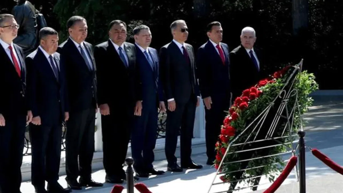Bakan Yerlikaya'dan Bakü'de Aliyev’in kabrine ziyaret