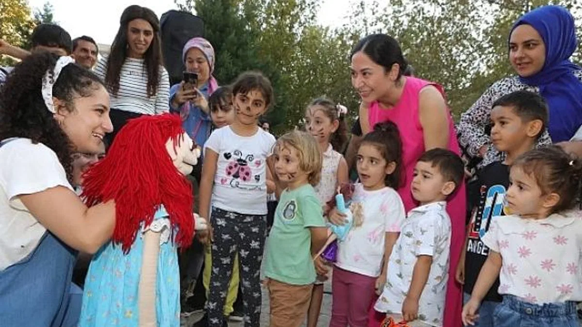 Bayraklı'da çocuklar şenlikte buluştu