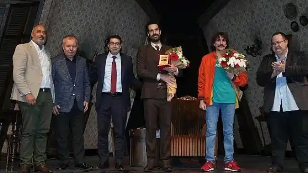 İBB Şehir Tiyatroları, 9. Adana Şehir Tiyatroları Festivali'nde seyirciyle buluştu.