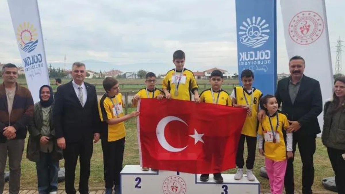 Kocaeli Gölcük’te Cumhuriyet coşkusu sporla birleşti