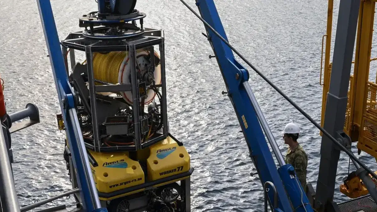 MSB: Girne açıklarında batan gemide arama sürüyor