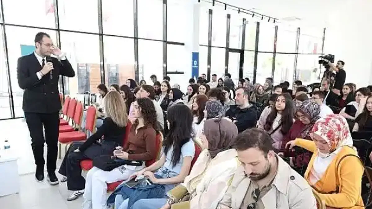 Prof. Dr. Samur, gençlerle yapay zekâyı konuştu