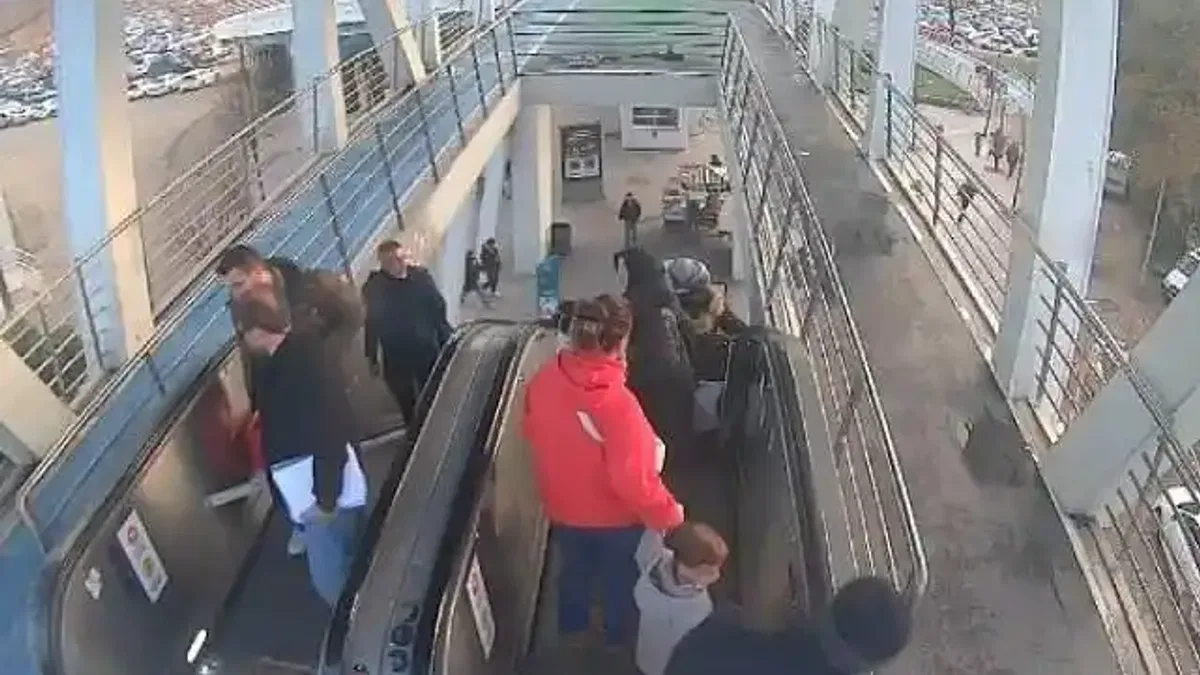 Yürüyen merdiven arızasının sebebi "Stop Butonu"