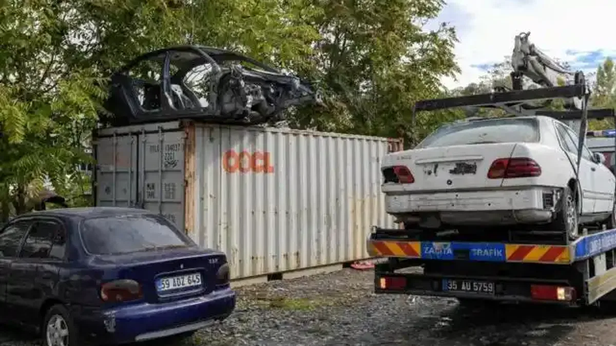 İzmir'de hurda araçlar ekonomiye kazandırılıyor