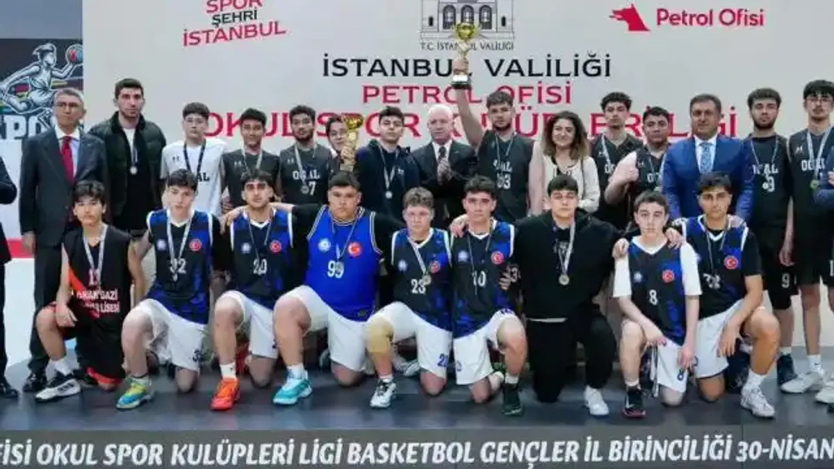 İstanbul’da Basketbol Gençler İl Birincileri ödüllerini aldı