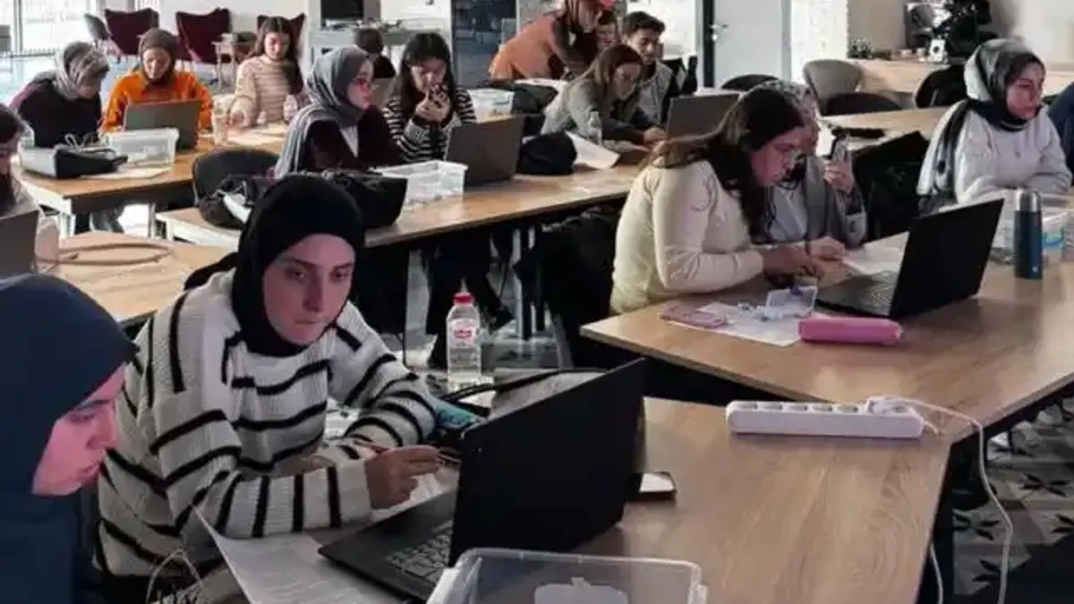 Kayseri Bilişim Akademisi’nde ücretsiz ders zili çaldı