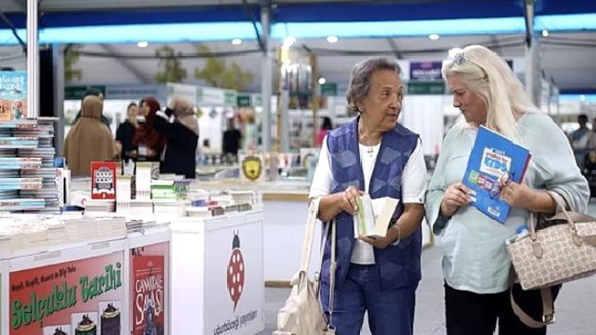 Baş tacı büyüklerimiz Kitap Fuarı'na konuk oldu