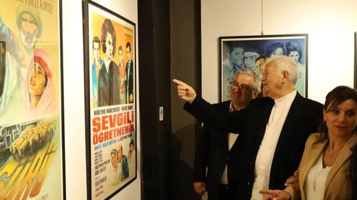 Sakarya'da 40 film afişi eseri, sergide görücüye çıktı