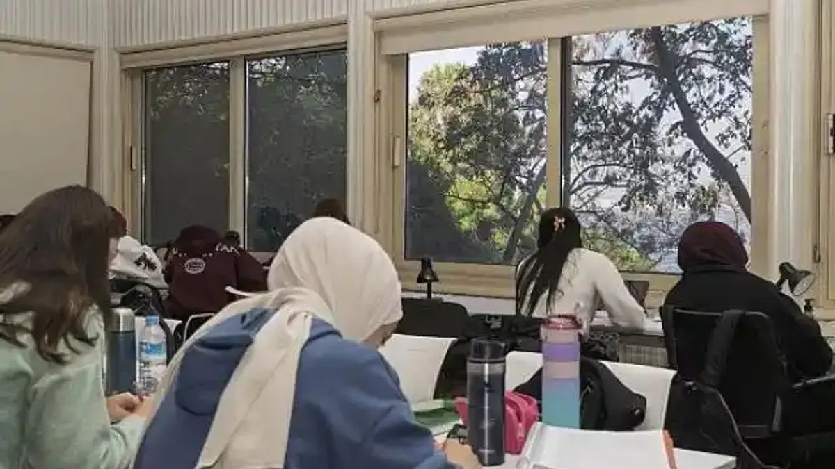 İzmir'in kütüphaneleri binlerce genci ağırlıyor