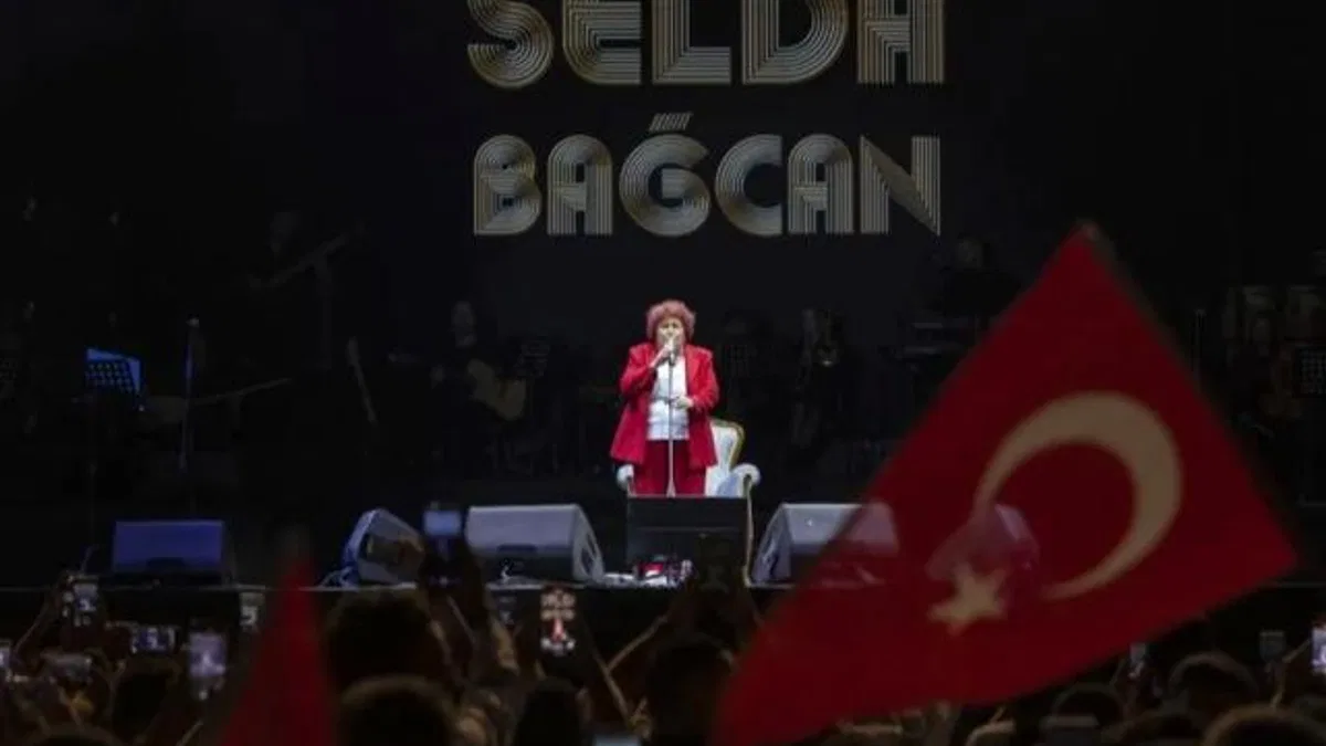 Selda Bağcan’dan Mersin’de Cumhuriyet Bayramı konseri