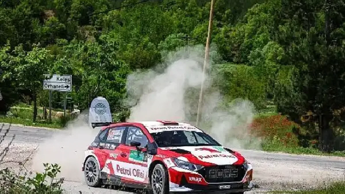 Kerem Kazaz ve Team Petrol Ofisi Portekiz Başarısının Hemen Ardından Bursa'da Zirveye Ulaştı!