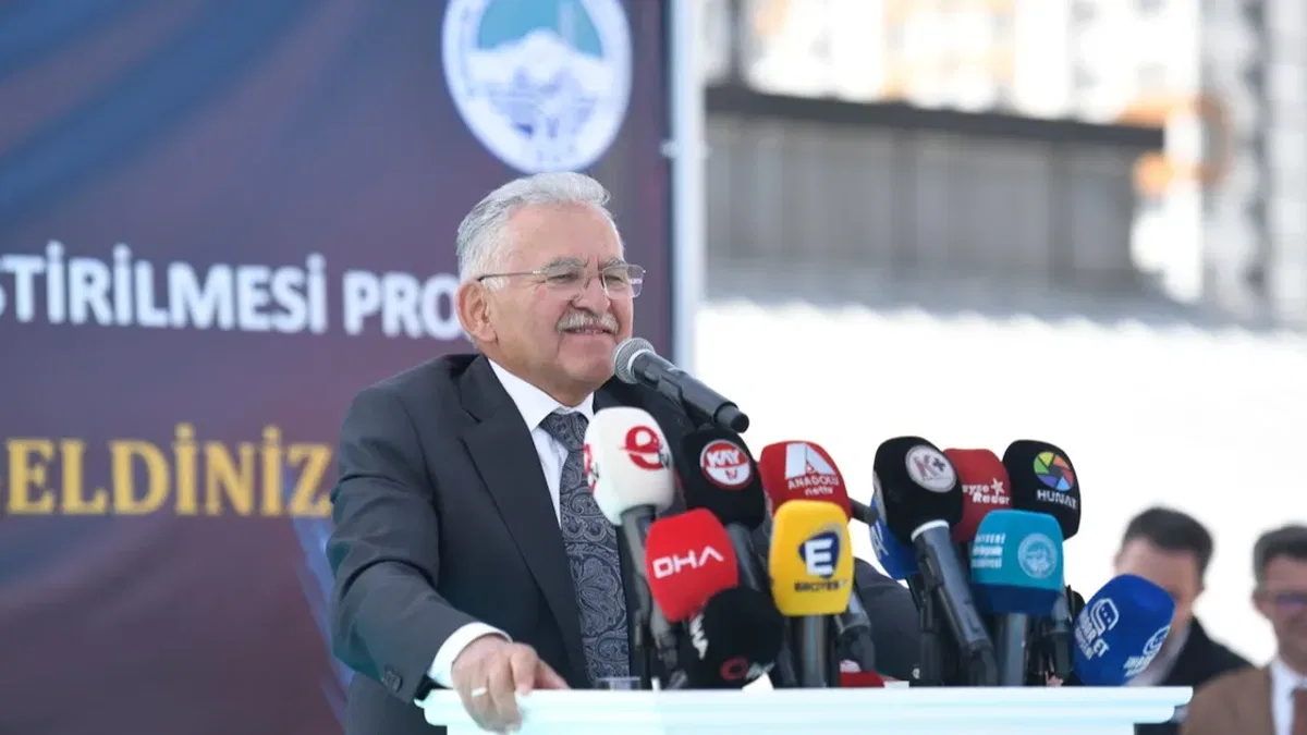 Kayseri Büyükşehir'den emeklilere 10 bin liralık destek