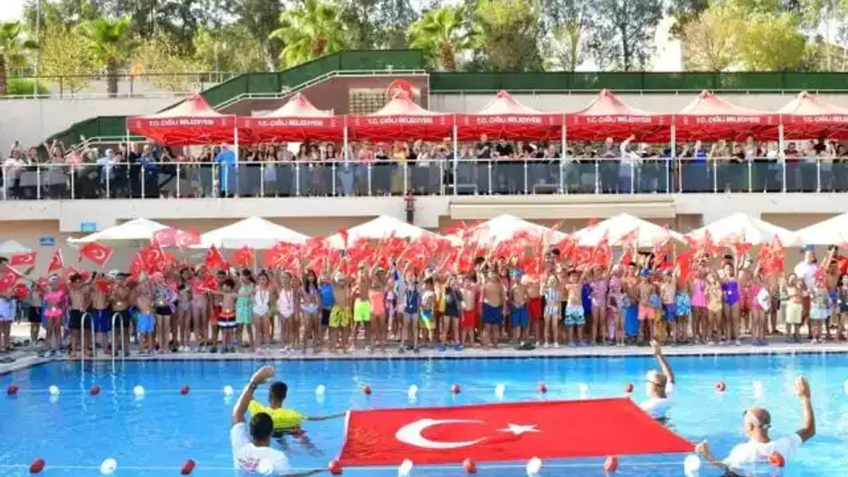 İzmir Çiğli'den yüzme şenliği ve madalya töreni