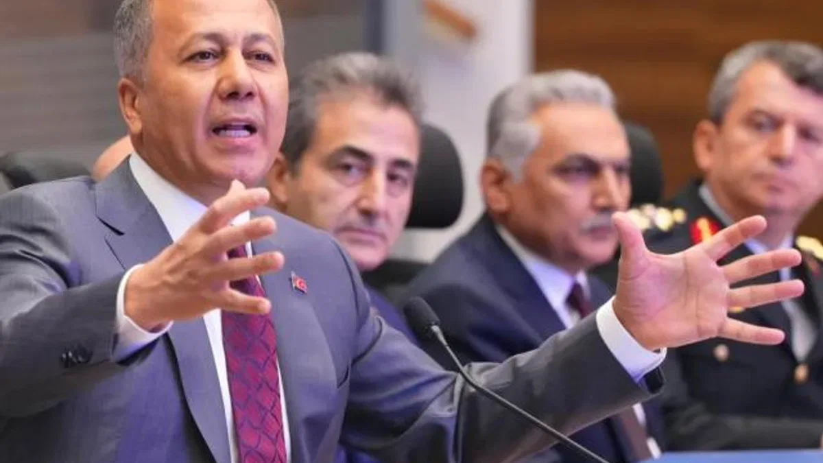 Bakan Yerlikaya, Büyükşehir valileriyle toplandı