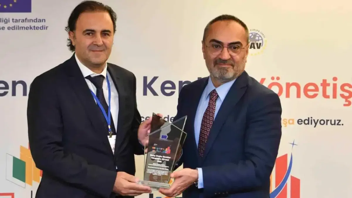 'Genç Dostu Yerel Yönetişim Zirvesi'nde ABB'ye ödül