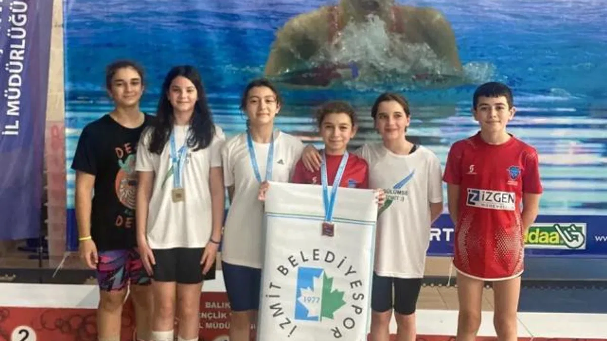 İzmit Belediyespor yüzmede finalde