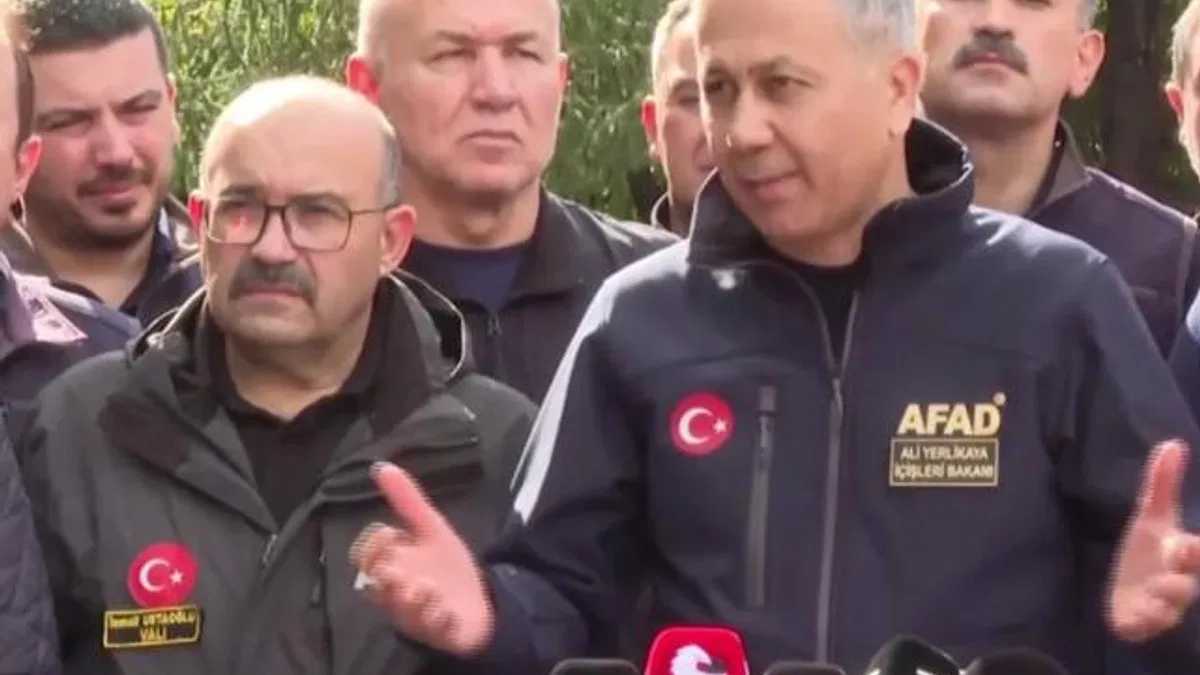 Bakan Yerlikaya Sındırgı’dan son durumu açıkladı... Balıkesir'e acil ihtiyaçlar için 25 milyon TL