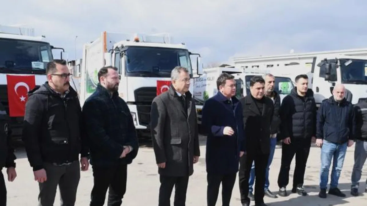 Bursa Osmangazi'nin temizlik filosuna 17 araç eklendi