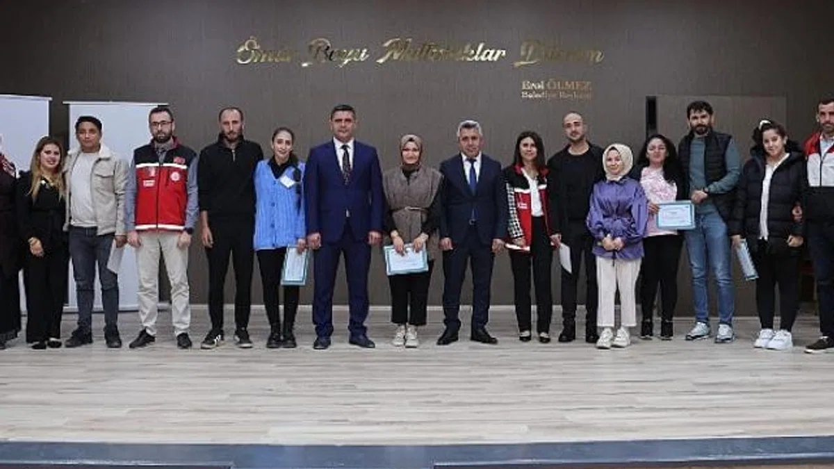 Kandıra'da yeni evl çiftler sertifikalarını aldı