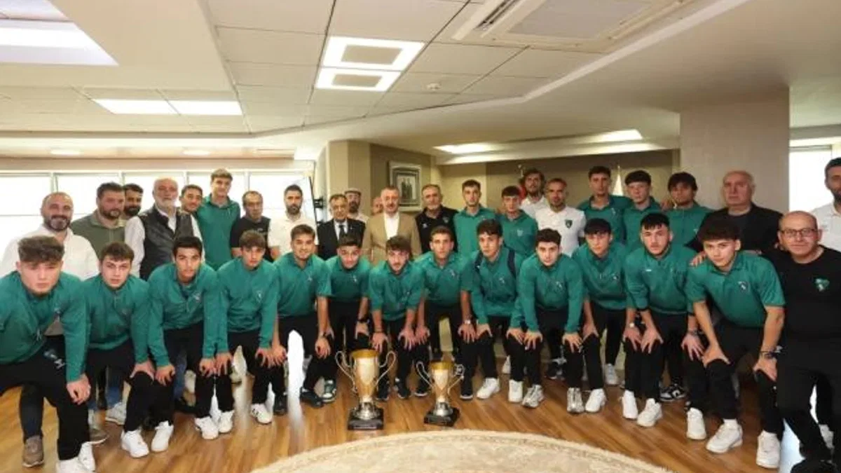 Kocaelispor’un şampiyon gençleri Büyükakın’a geldi