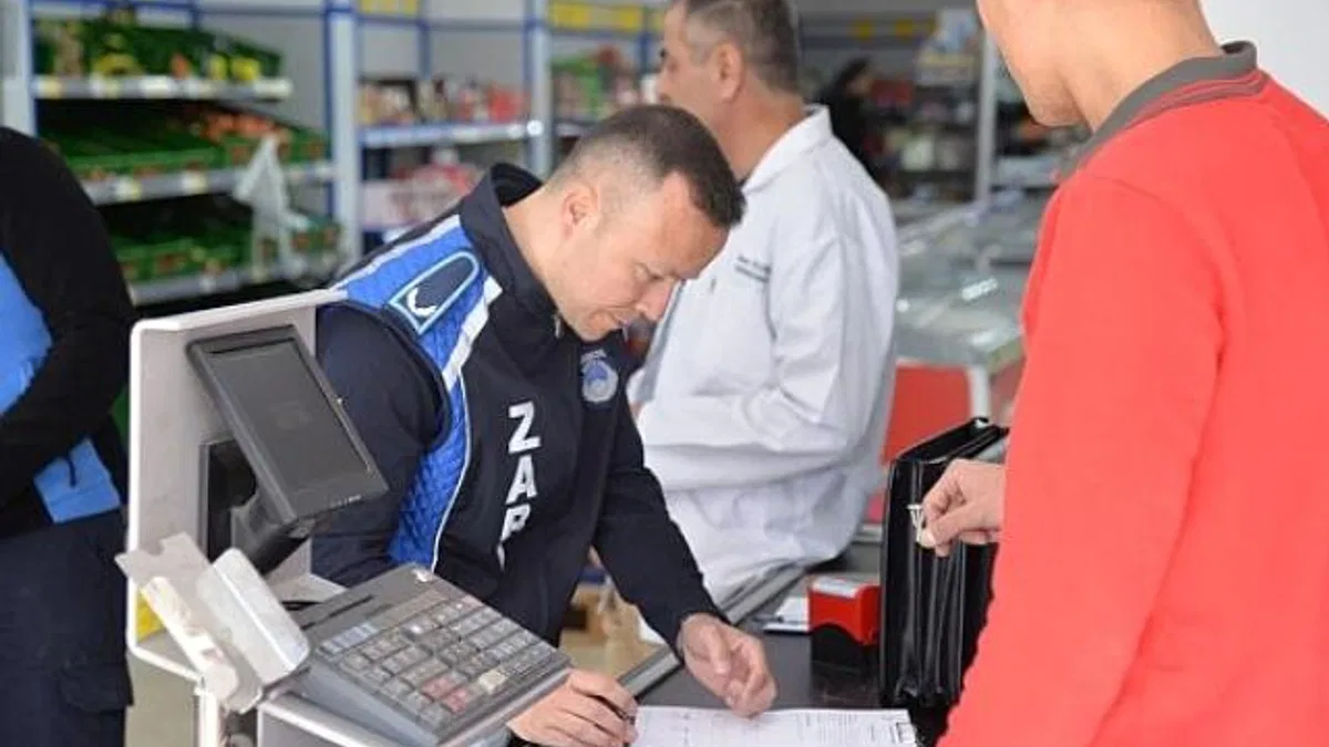 Kahramankazan'da belediye ekipleri zincir marketlerde denetim çalışmalarını sürdürüyor