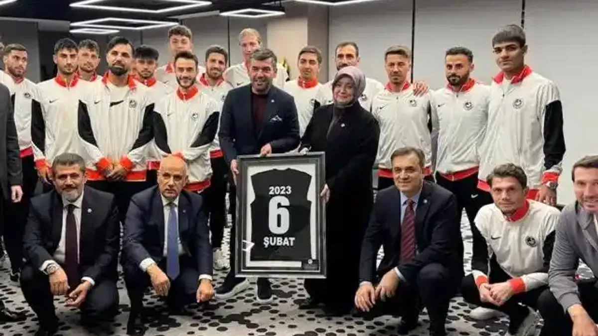 Kahramanmaraş milletvekillerinden İstiklalspor'a moral ziyareti